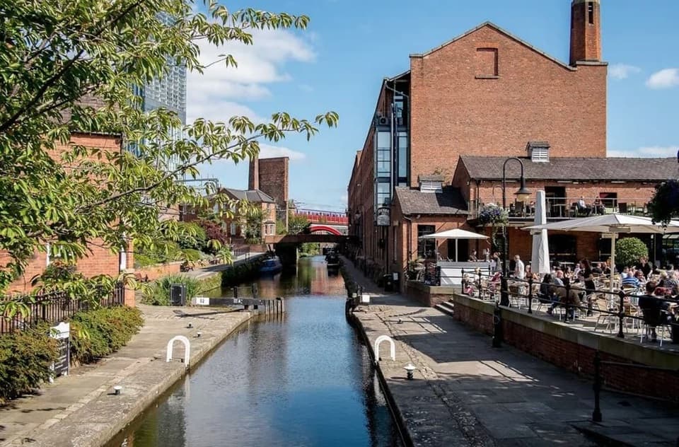 Canal walk in Castlefield Canal walk in Castlefield